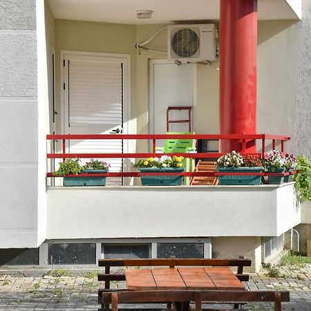 Flowers Apartments Golem  Exterior photo